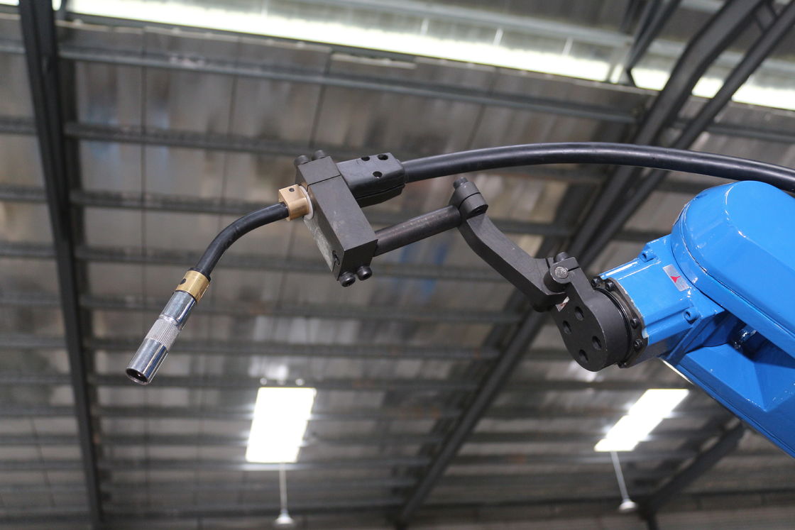 TIG/MIG/MAG Industrial Welding Robots Hwashi 6 Axis With Pinch Welder / Seam Tracer
