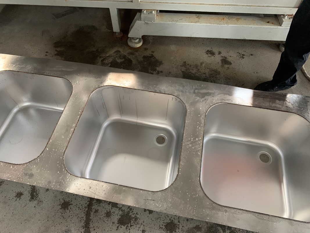 HWASHI Stainless Steel Sink R Corner Sink Automatic Polishing Machine 1m3/h Gas Consumption