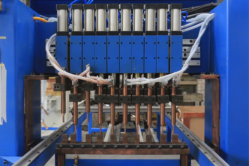 Hwashi Latest Automatic Door Sheet Metal Gantry Type Inverter Welding Machine 1